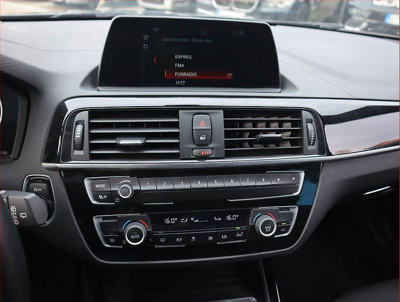 BMW Řada 1 (2019) 116d, Automat, Serv.kniha - fotka 12 z 22