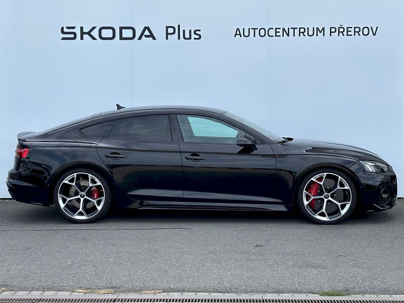Audi RS 5 (2025) Sportback 2.9 TFSI 346kW Quatt - fotka 32 z 35