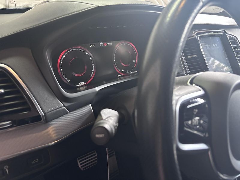 Volvo XC90 (2019) Volvo XC90 R-Design AWD | B&W  - fotka 10 z 31