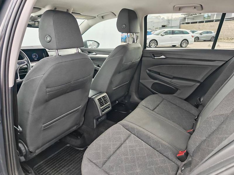 Volkswagen Golf Life 6G 1,0TSi - fotka 7 z 22