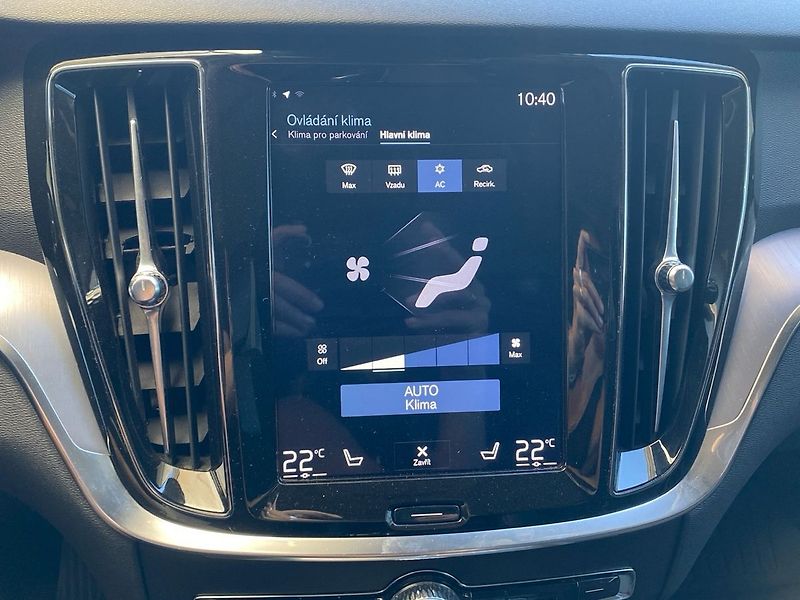 Volvo V60 D3 AWD MOM PRO - fotka 17 z 26