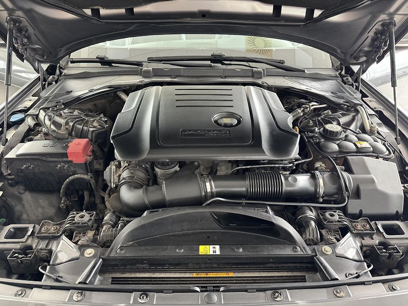 Jaguar XF 20d AUT*Panorama*Distronic - fotka 43 z 43