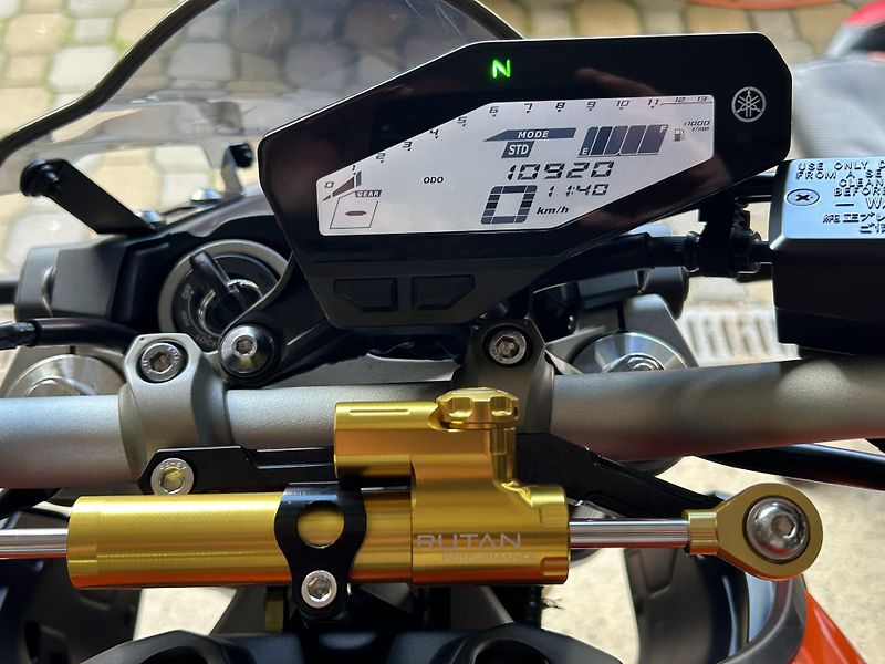 Yamaha MT-09 TOP – 10 920 Km – AKRAPOVIČ - fotka 10 z 11