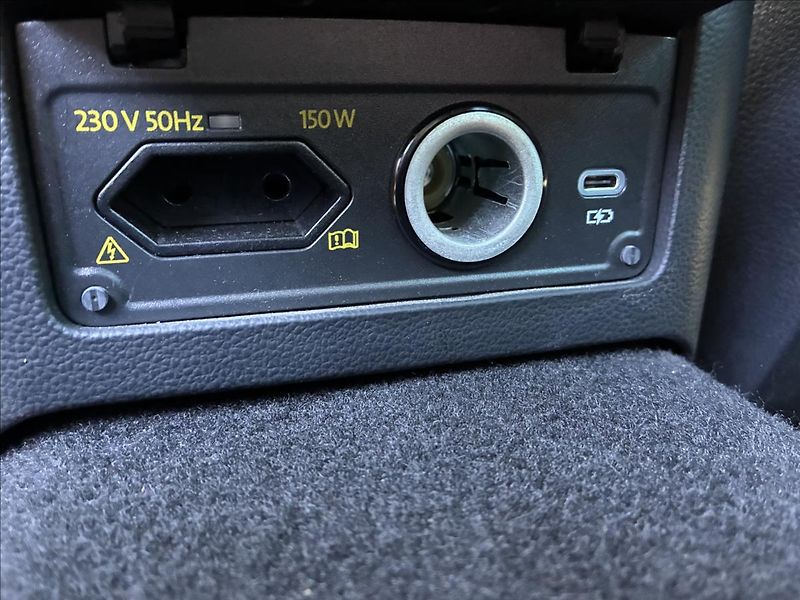 Volkswagen Passat 2,0 R-LINE,TAŽNÉ,KAMERA - fotka 15 z 32