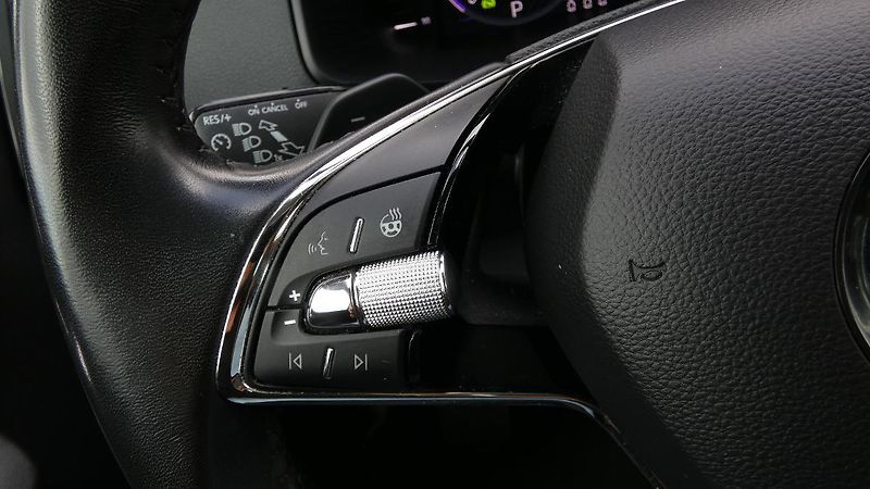 Škoda Karoq 2.0 TDI 110 kW Style 4x4 DSG - fotka 10 z 24