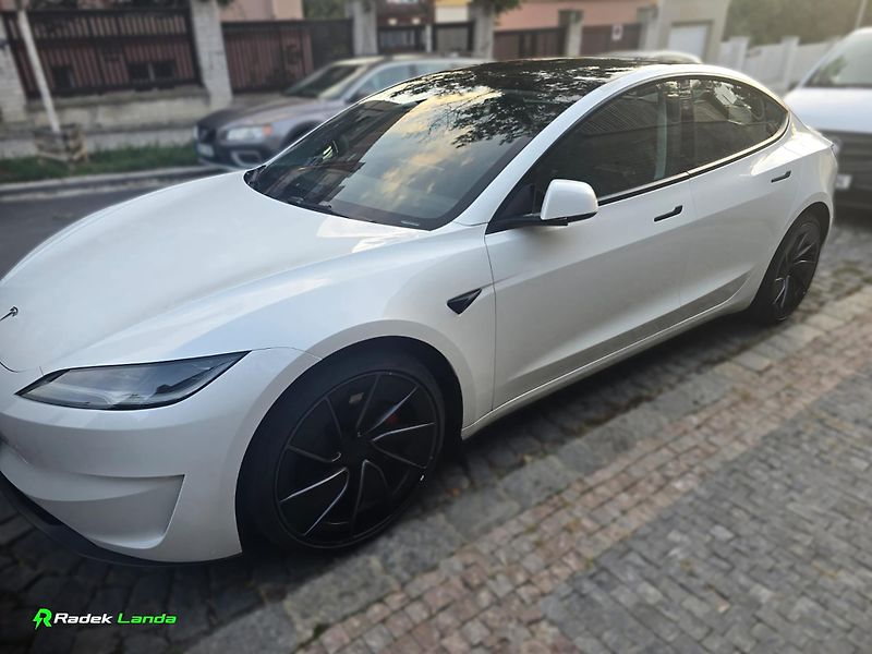 Tesla Model 3 (2024) Highland | HW4 | AMD Ryzen - fotka 2 z 12