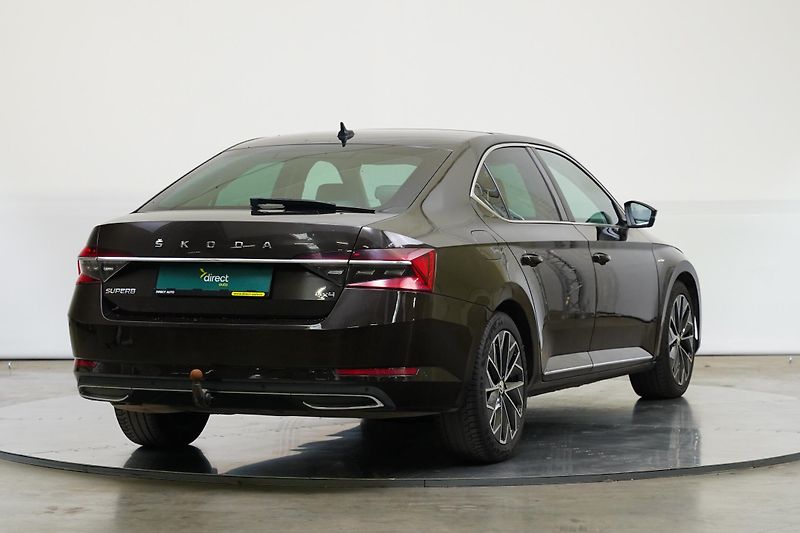 Škoda Superb - fotka 2 z 35