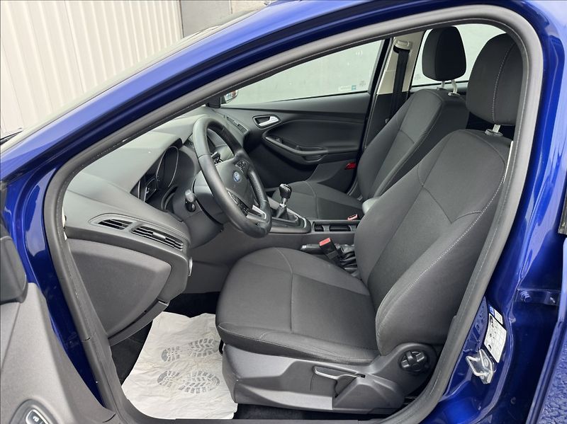 Ford Focus 1,5 TDCi 77kW NAVIGACE - fotka 21 z 50