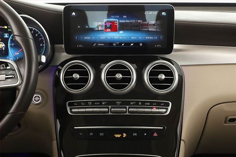 Mercedes-Benz GLC (2020) 300 e 4MATIC - fotka 12 z 22