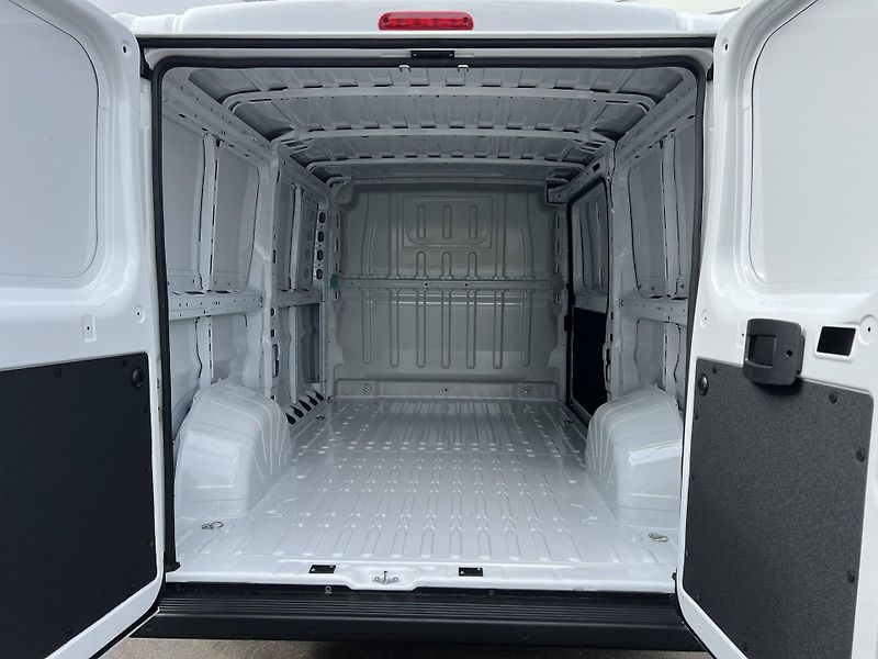 Peugeot Boxer (2026) 3000 L2H1 S&S MAN6 2,2 BlueHDi - fotka 5 z 7