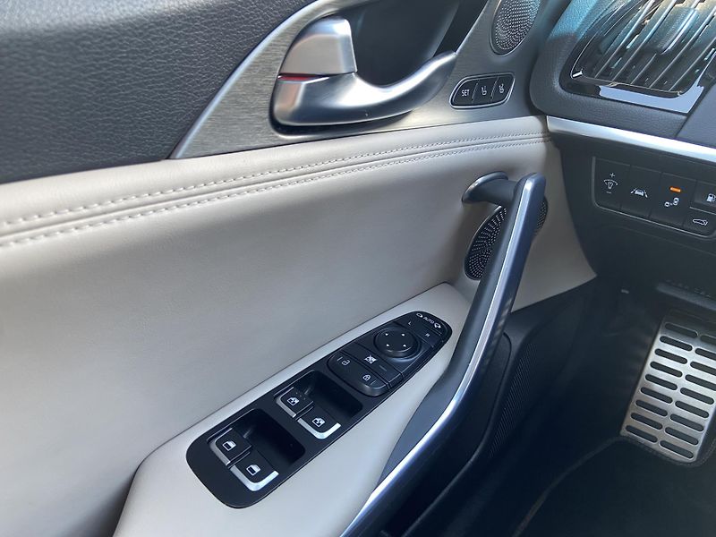 Kia Stinger 2.2 CRDi 147kW 8AT GT-Line - fotka 15 z 28