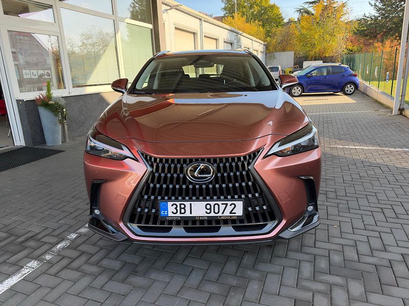 Lexus NX 350h 2,5 Executive FWD - fotka 2 z 10