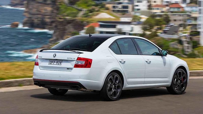 Škoda Octavia se v Čině jmenuje Ou Ya. A je natažená do délky.