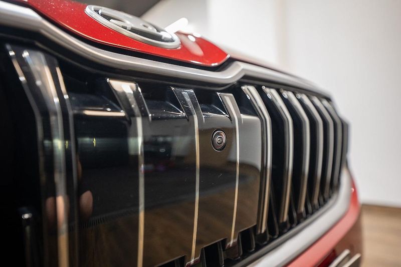 Škoda Superb 2.0 TDI 110 kW L&K - fotka 35 z 43