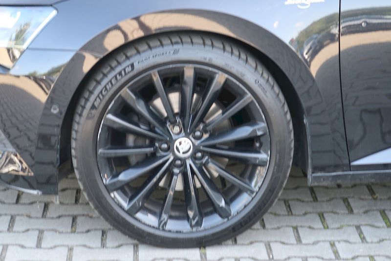 Škoda Superb (2018) Combi L&K  2,0 TDi/140 kW 4X4 - fotka 36 z 36