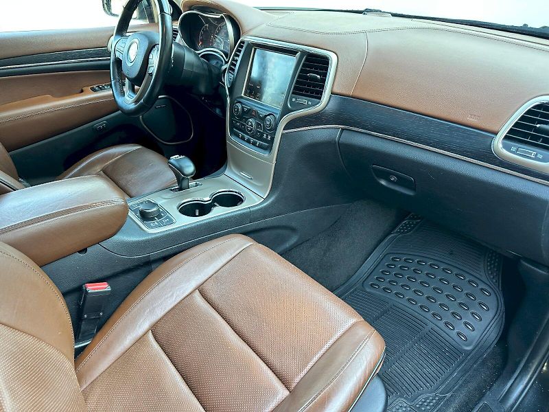 Jeep Grand Cherokee (2015) 3,0L V6 Diesel 184kW Summit 4W - fotka 7 z 26