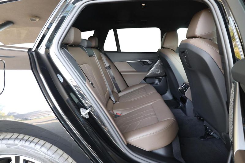 BMW Řada 5 540d xDrive Touring - fotka 6 z 29