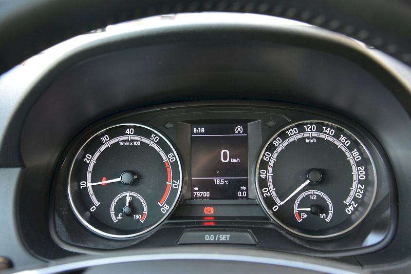 Škoda Fabia (2022) 1.0 TSI 70 kW Ambition PLUS - fotka 9 z 24