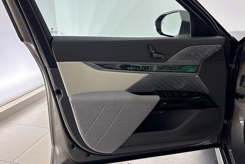 BMW i7 xDrive60 - fotka 18 z 27
