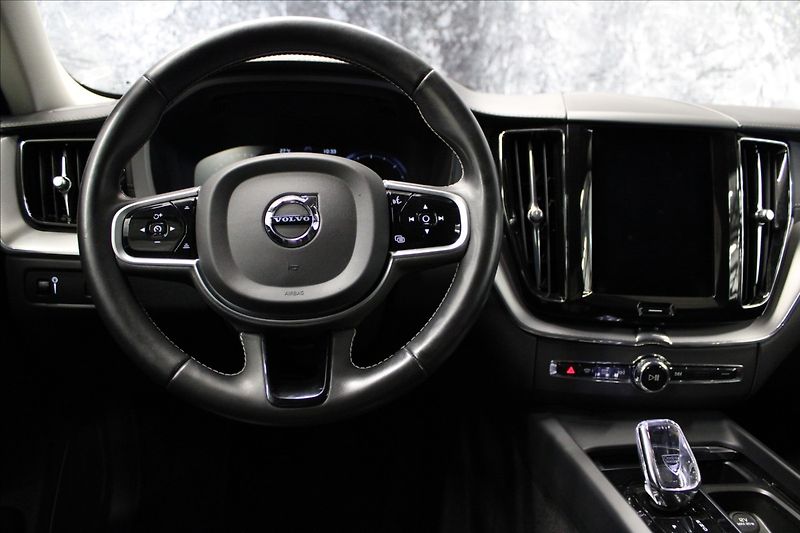 Volvo XC60 2,0 B4 AWD CZ PŮVOD - fotka 19 z 37