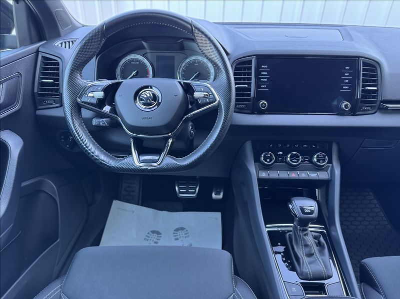 Škoda Karoq 1,5 TSI DSG SPORTLINE DPH ČR - fotka 25 z 50