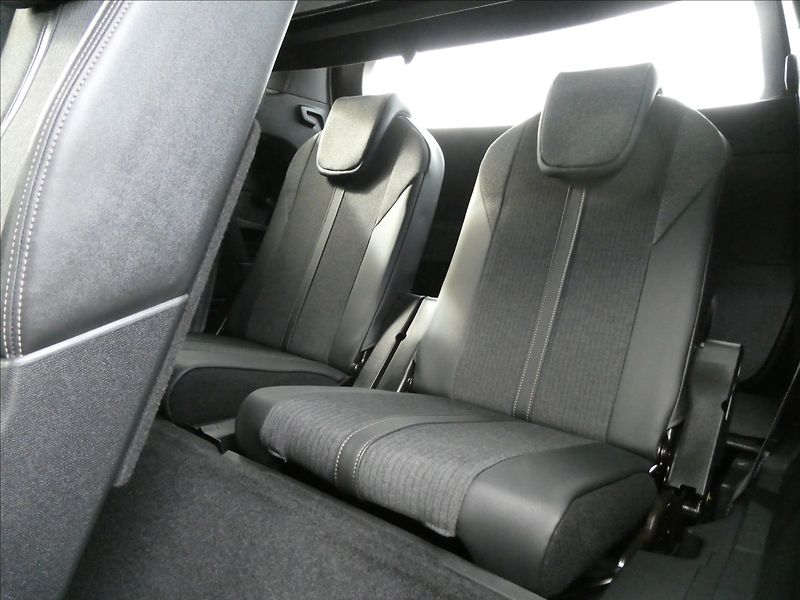 Peugeot 5008 1,6 133kW GT-line AT8,7.míst,D - fotka 24 z 50