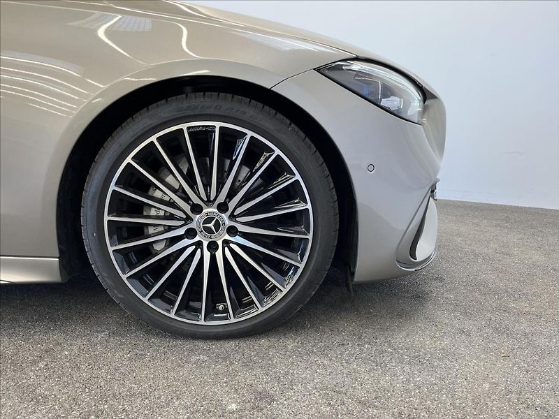 Mercedes-Benz Třídy C 220 d 4MATIC AMG Line Night - fotka 22 z 22