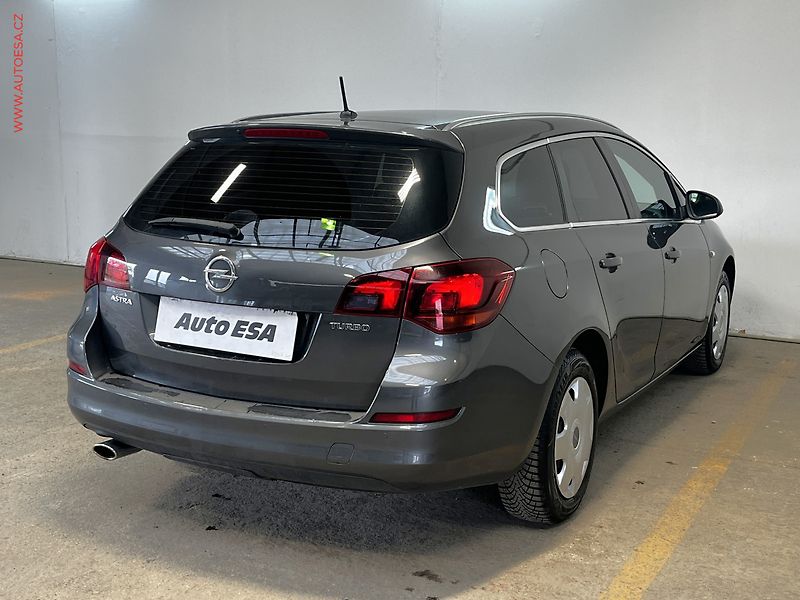 Opel Astra (2011) 1.6i, xenon, autoAC - fotka 4 z 15