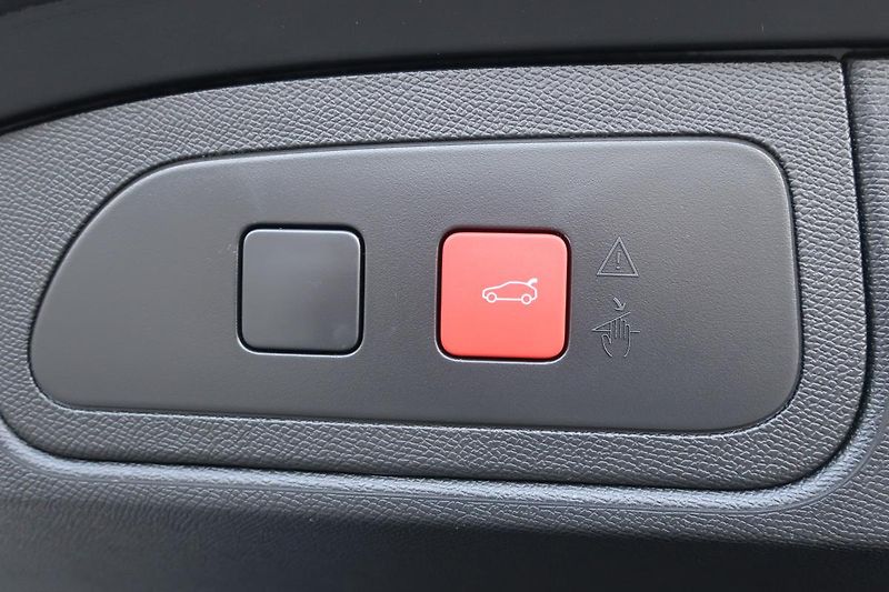 DS Automobiles DS7 (2025) EDITION FRANCE PLUG-IN HYBRID - fotka 14 z 16