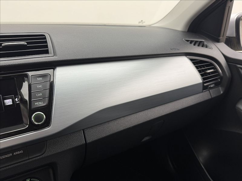 Škoda Fabia 1,2 81kW LED AC NAVI SENZORY - fotka 24 z 35