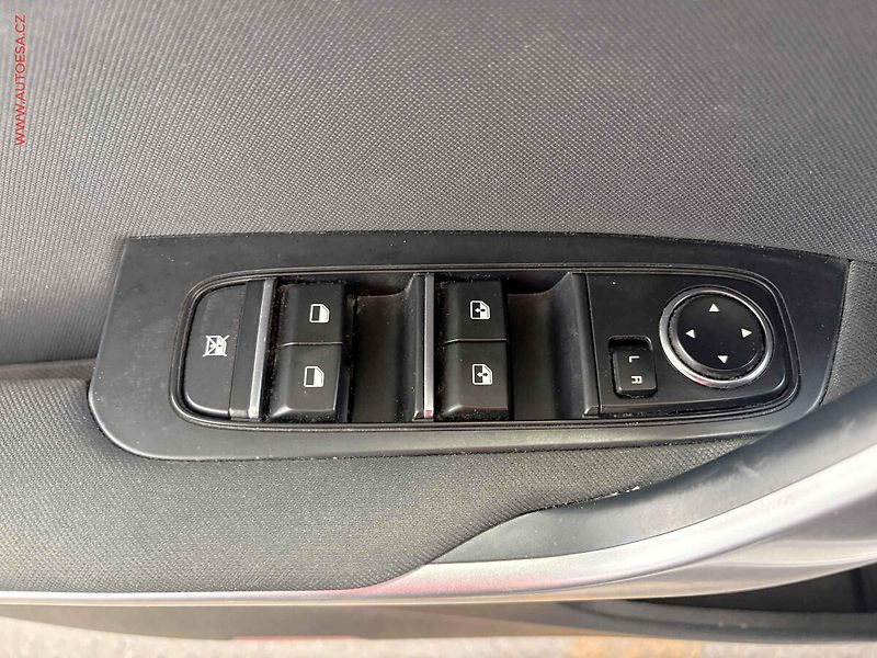 Kia Ceed (2022) 1.5 T-GDI, ČR, STK7/28 - fotka 12 z 15