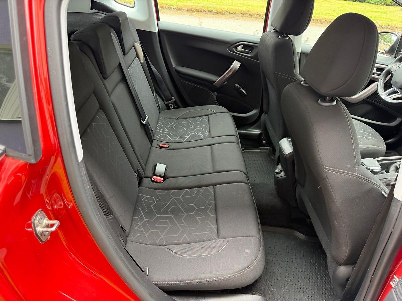 Peugeot 2008 1,2 PureTech / servis.kn./  - fotka 15 z 22