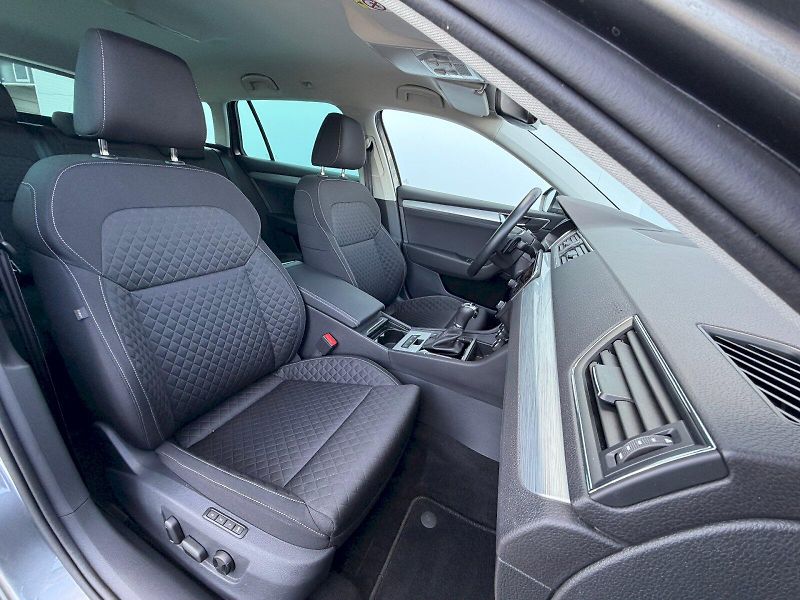 Škoda Superb (2023) 2.0 TDI 110kW DSG Business - fotka 30 z 35