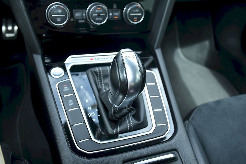 Volkswagen Arteon (2018) R-Line  2.0 BITDI 176kW 4x4 DS - fotka 24 z 32
