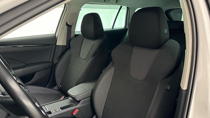 Škoda Octavia 2.0 TDI Ambition Combi - fotka 15 z 26