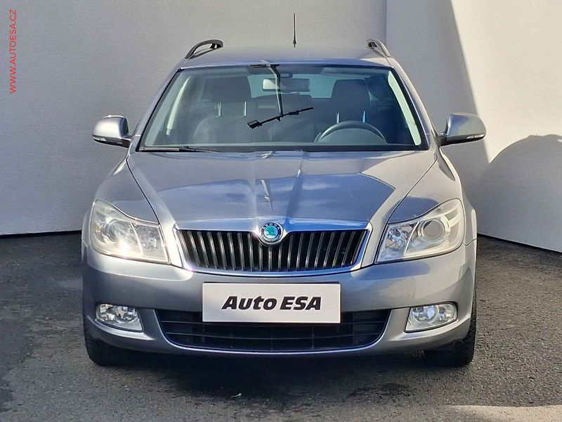 Škoda Octavia (2013) 1.6 TDi, Ambition, park.asist - fotka 2 z 17