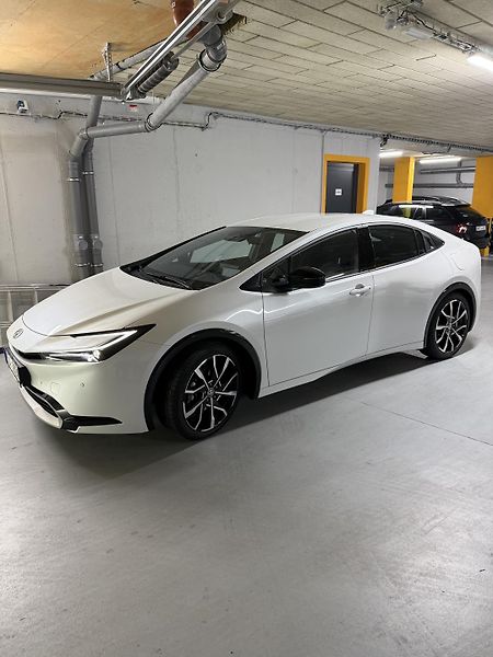 Toyota Prius (2026) PHEV 2.0 PlugIn hybrid  - fotka 1 z 10