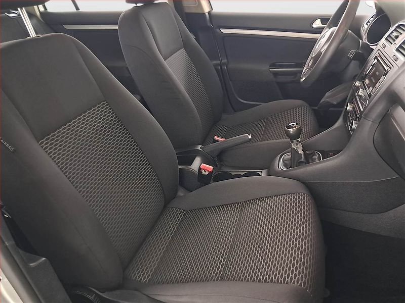 Volkswagen Golf (2010) 1.6 TDI, nová STK, udržované - fotka 9 z 15
