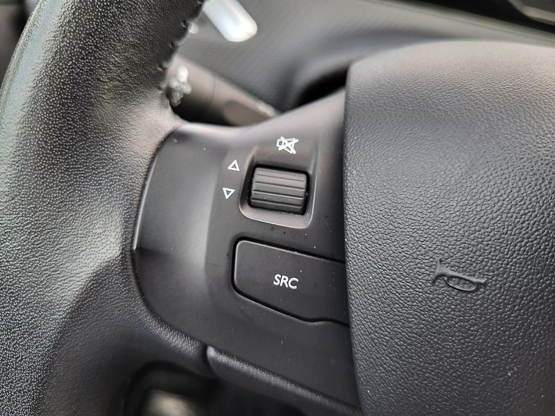 Peugeot 2008 1.2 PureTech 82k ČR 1.majitel - fotka 20 z 47