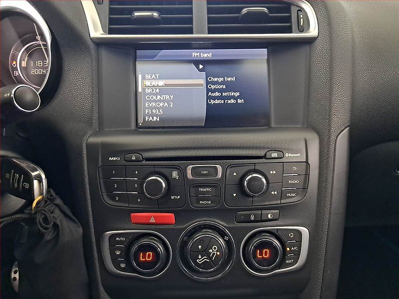 Citroën DS4 (2014) 1.6 e-HDi, po STK, Tažné - fotka 12 z 15