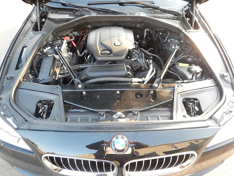 BMW Řada 5 520d XDRIVE, ČR, SERVISKA - fotka 27 z 32
