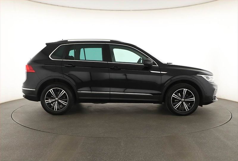Volkswagen Tiguan (2021) 2.0 TDI - fotka 6 z 22