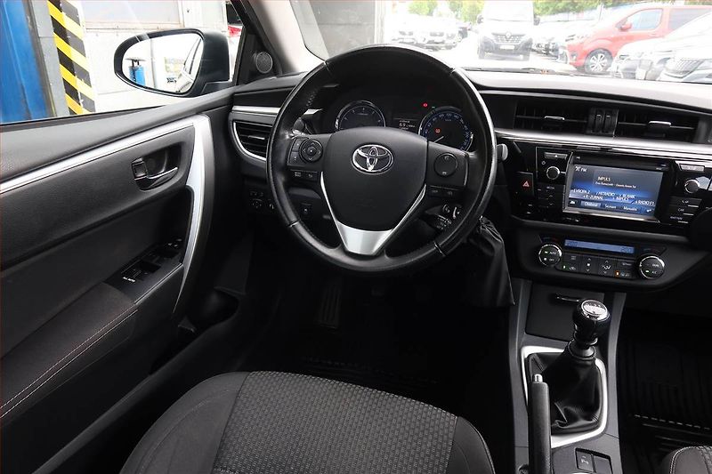 Toyota Corolla (2015) 1.6 Valvematic, Tempomat - fotka 7 z 18