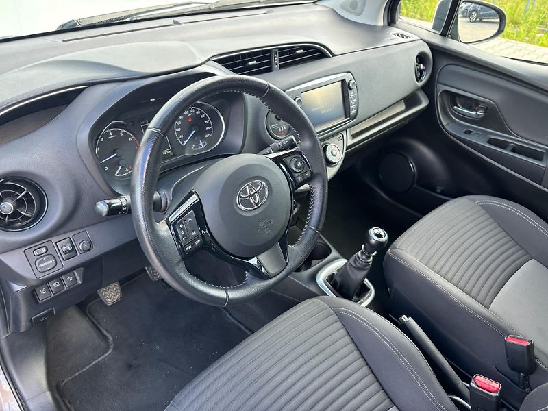 Toyota Yaris 1.5 VVT-i Active Trend - fotka 11 z 27