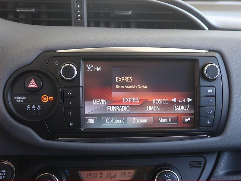 Toyota Yaris (2015) 1.33 Dual VVT-i, Serv.kniha - fotka 12 z 15