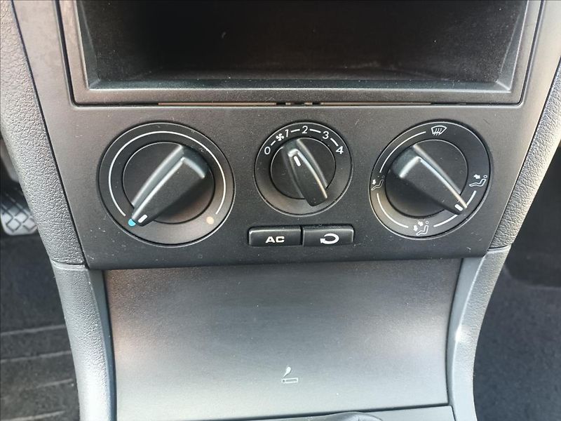 Škoda Octavia 1,6 MPI,75KW,KLIMA,SERVIS,KOLA - fotka 22 z 31