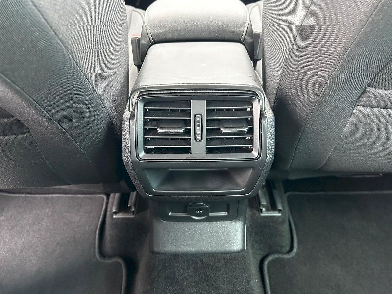 Škoda Karoq (2025) 2.0 TDI 85kW MP6 Selection - fotka 26 z 33