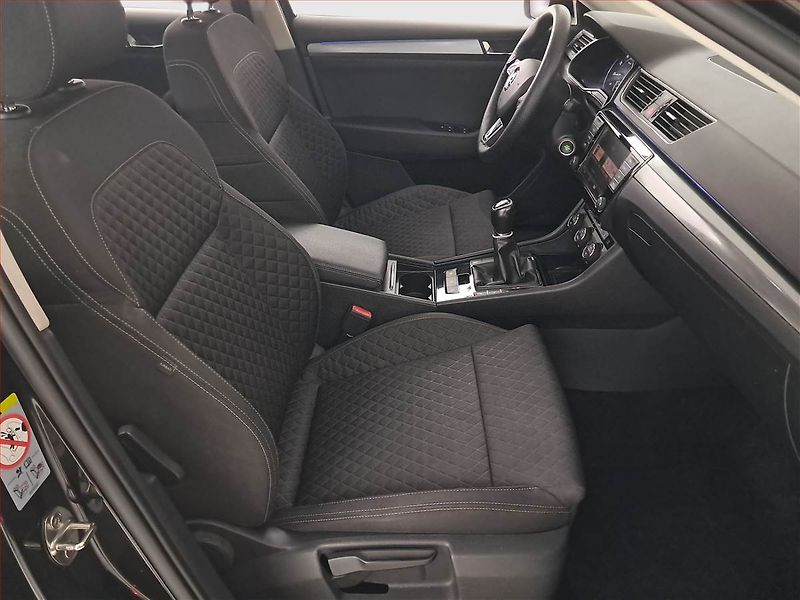 Škoda Superb (2017) 1.4 TSI, Navi, Bi-Xenony - fotka 9 z 24