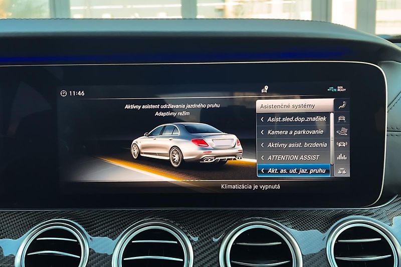 Mercedes-Benz Třídy E (2017) E63S AMG 4Matic+ V8 Biturbo - fotka 89 z 99