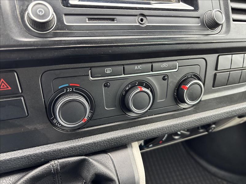 Volkswagen Transporter 2,0 TDi 110 kW - fotka 22 z 26